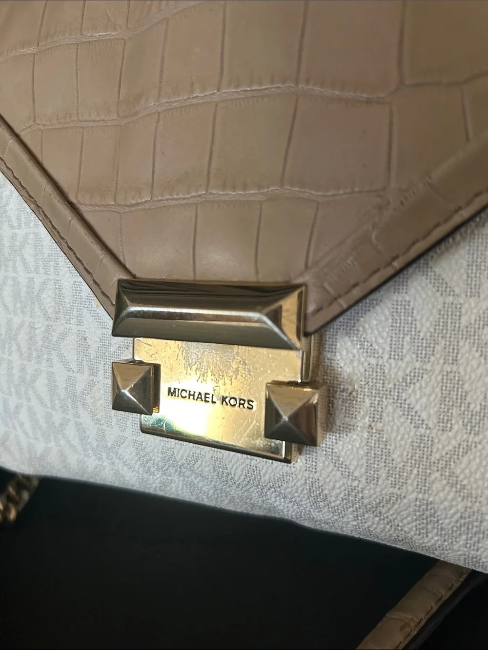 Michael Kors Beige & Off-White Chain Shoulder Bag